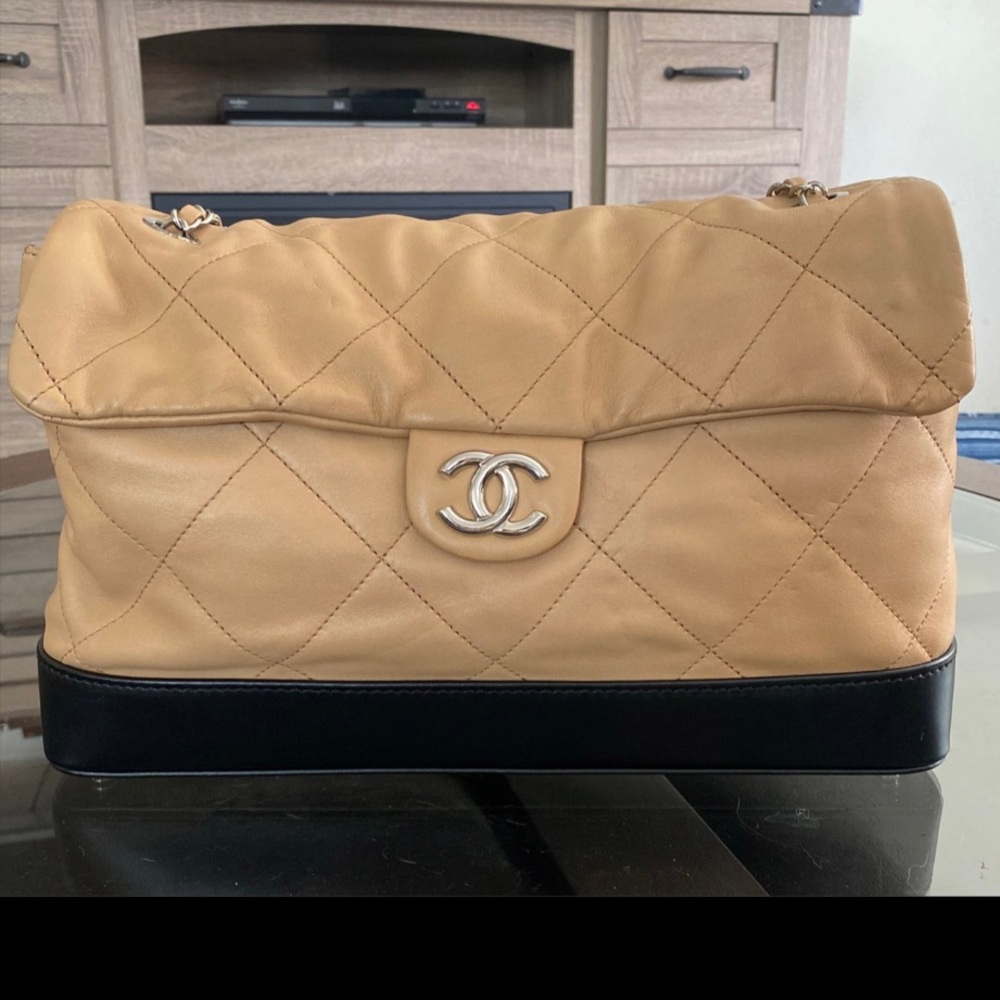 PRISTINE😍AUTHENTIC & RARE CHANEL 2 TONE LAMBSKIN QUILTED FLAP BAG